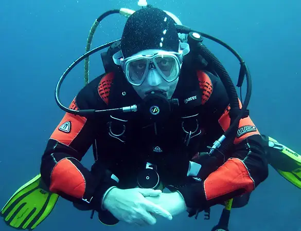 Scuba Diving Lessons in Tolo