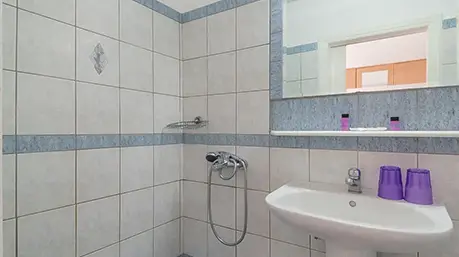 Πλήρως Εξοπλισμένα Δίκλινα Δωμάτια Τολό