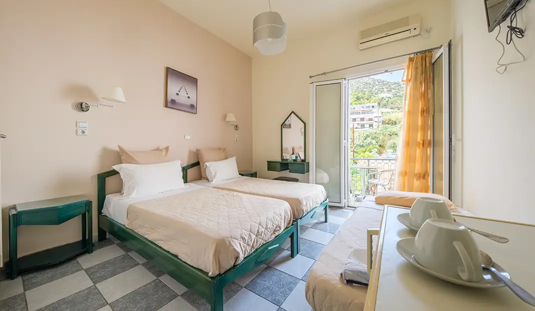 Find Triple Rooms in Tolo